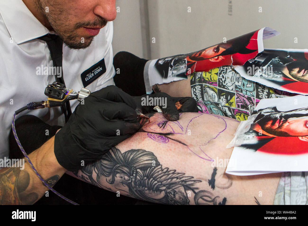 Blackpool, Lancashire, Royaume-Uni. 17 août 2019. Le 6e congrès annuel de l'International Tattoo Convention tenue à The Norbreck Castle Hotel sur la promenade de Blackpool. Plus de 170 maîtres de tatouage du monde entier assister à la célèbre convention de tatouage pour montrer leurs compétences en art unique prêt à être jugé en différentes catégories allant de la Meilleur petit Noir & Gris à Best Old School/New School. Credit : Cernan Elias/Alamy Live News Banque D'Images