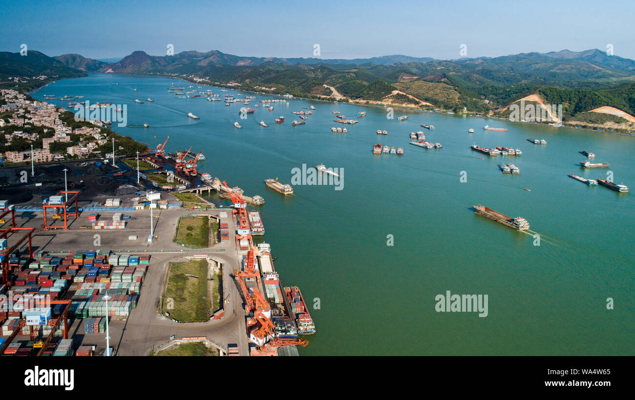Guangxi wuzhou : port occupé Banque D'Images