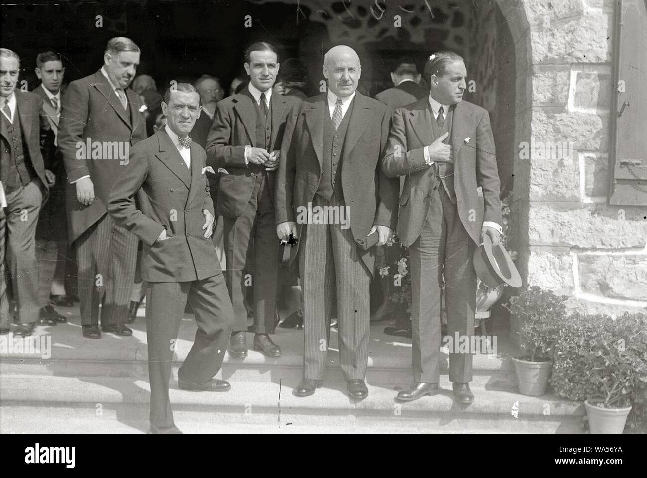Diferentes personalidades en el Museo Zuloaga, entre los que se encuentran Gregorio Marañón Posadillo (medico-escritor), Ignacio Zuloaga y Zabaleta (pintor), Ramón Pérez de Ayala... (1 de 2) - Fondo Car-Kutxa Fototeka. Banque D'Images