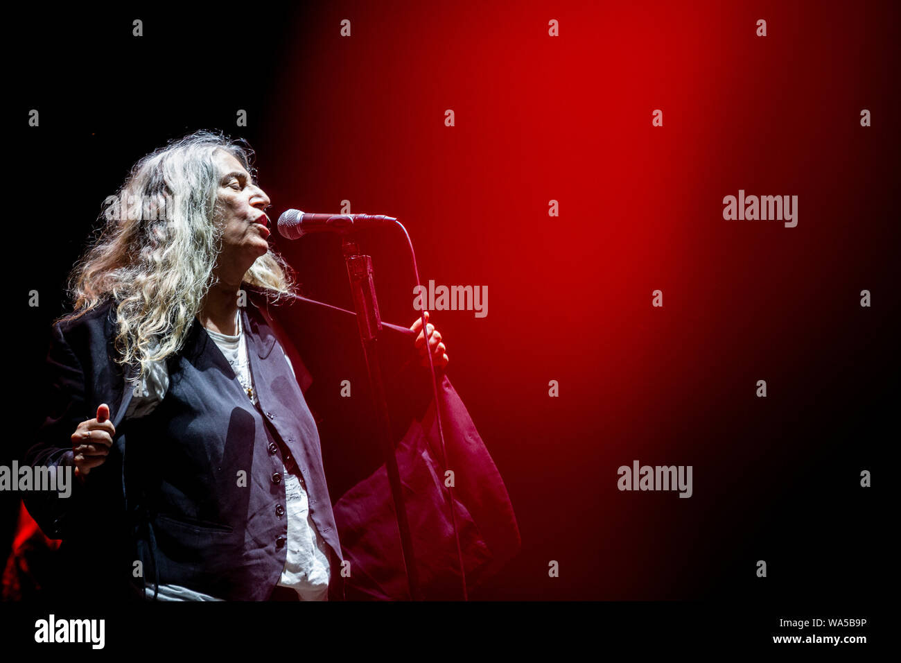 Le chanteur-compositeur, Patti Smith, est vu en live à Vodafone Paredes de Coura festival à Paredes de Coura, Portugal. Banque D'Images