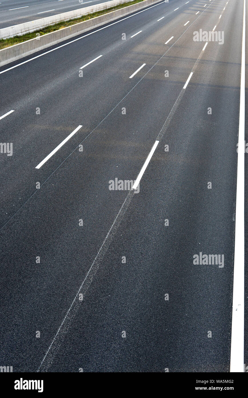 4 voies de l'autoroute à vide Banque D'Images