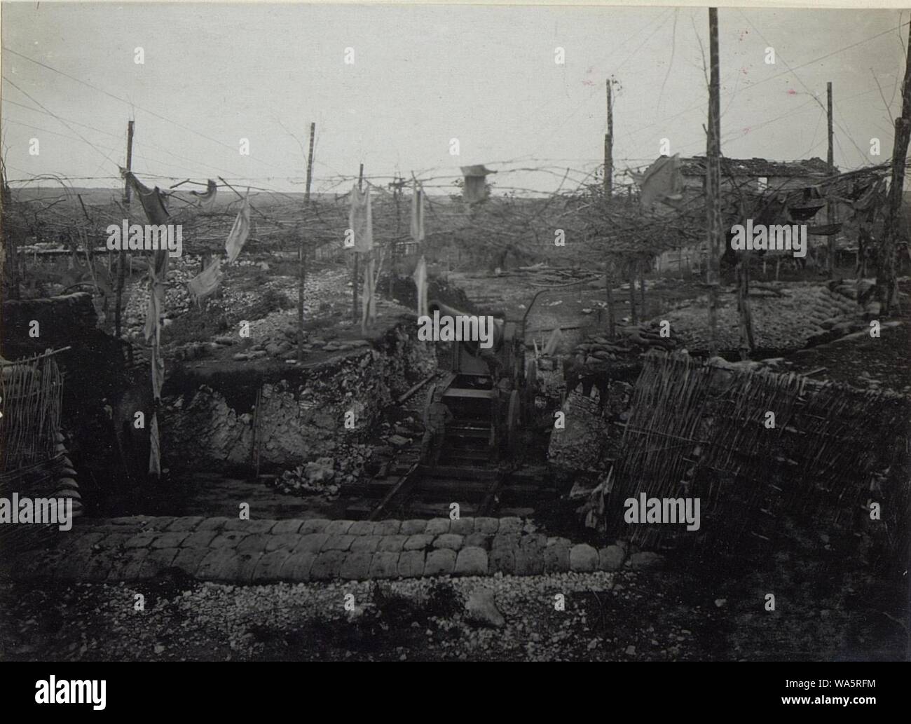 Doberdo-Plateau. Schiffsgeschütz Itl.20.5cm. (Fin avril 1918). Banque D'Images