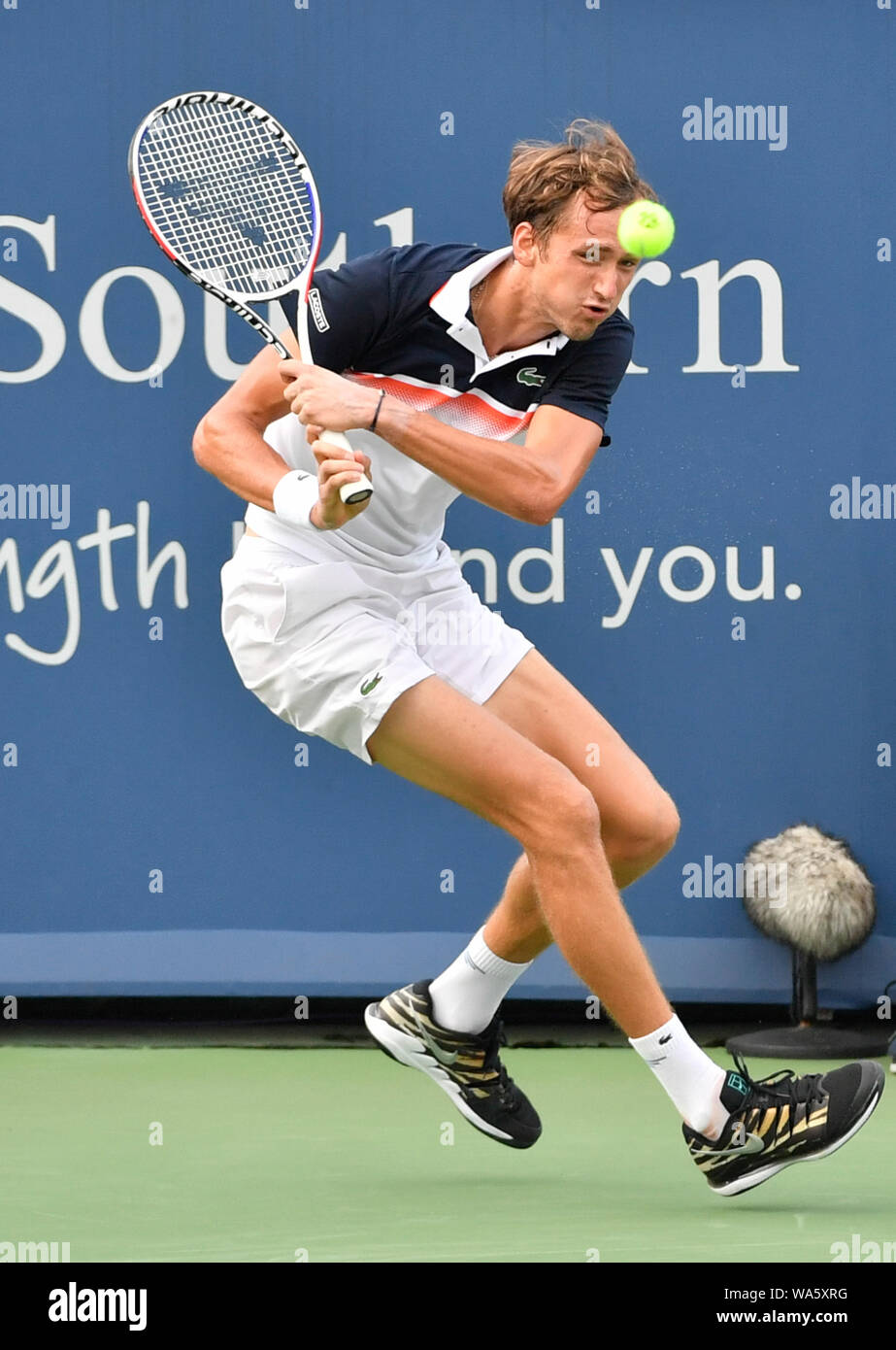 17 août 2019 : Daniil Medvedev (RUS) bat Novak Djokovic (SRB) 3-6, 6-3, 6-3 à l'Ouest et le Sud de l'ouvrir aux Lindner Family Tennis Center à Mason, en Ohio. © Leslie Billman/Tennisclix/CSM Banque D'Images