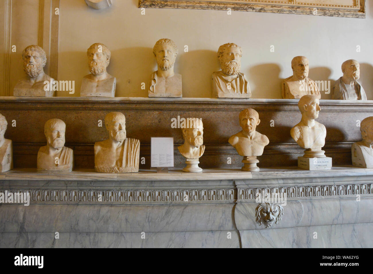 ROME, ITALIE - 6 avril 2016 : Salle des Philosophes, Palazzo Nuovo, Musées du Capitole, Rome, Italie Banque D'Images