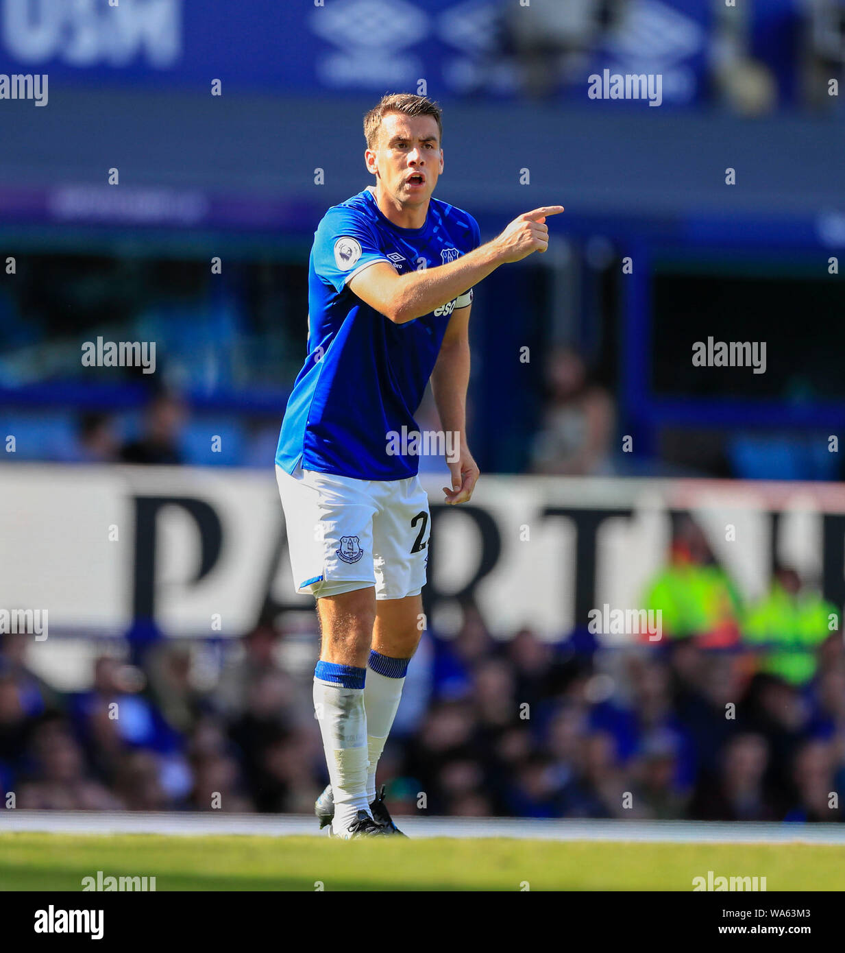 17 août 2019, Goodison Park, Liverpool, Angleterre ; football Premier League, Everton vs Watford : Seamus Coleman (23) d'Everton donne quelques instructions Crédit : Conor Molloy/News Images images Ligue de football anglais sont soumis à licence DataCo Banque D'Images