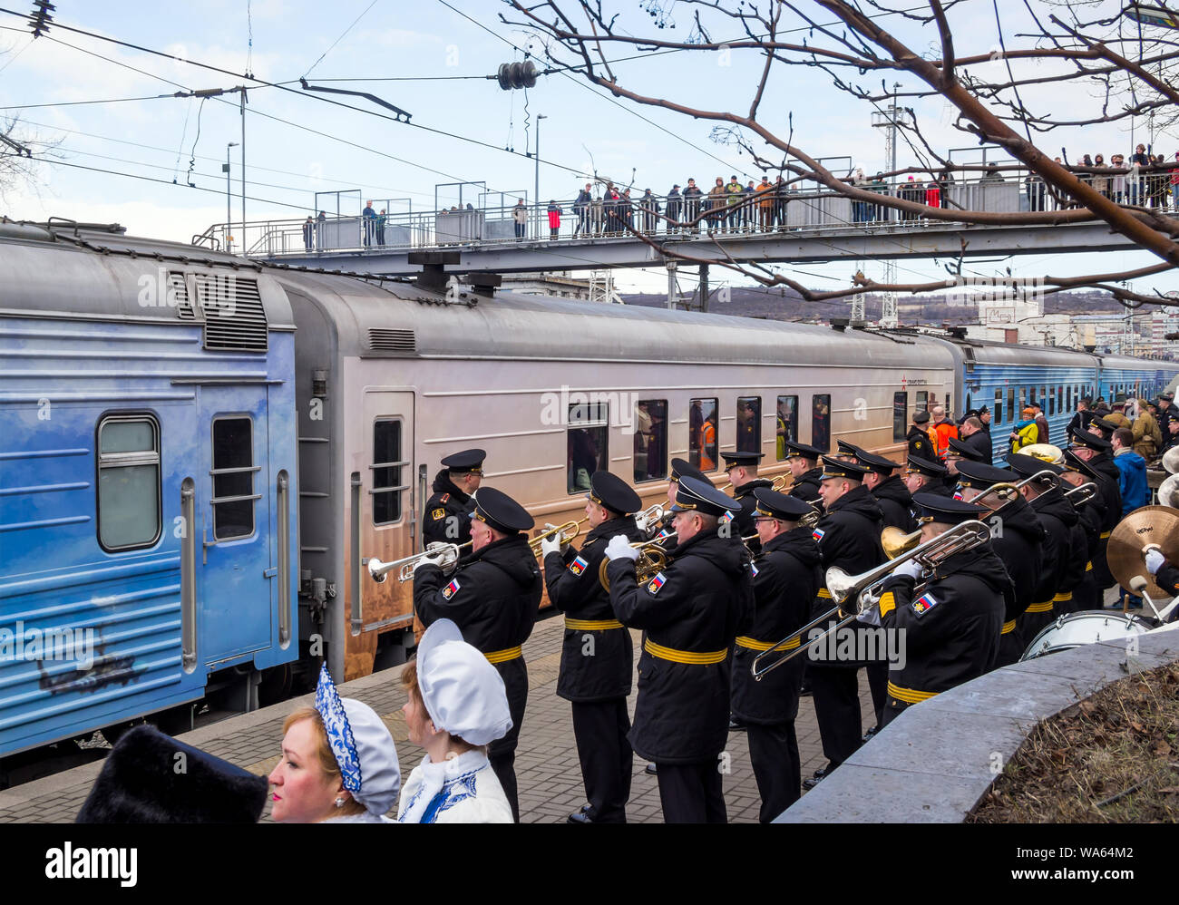 Mourmansk, Russie - 22 Avril 2019 : arrivée du train bande militaire Banque D'Images