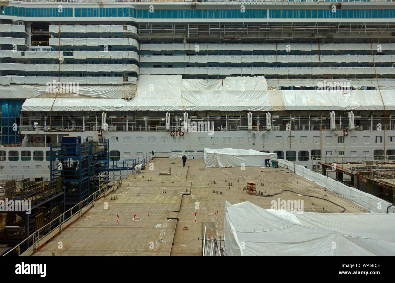 Papenburg, Allemagne - 2019.08.17 : la p&o cruise ship iona (OMI #  9826548) 183900 (gt) en construction au chantier naval Meyer dock bâtiment Banque D'Images