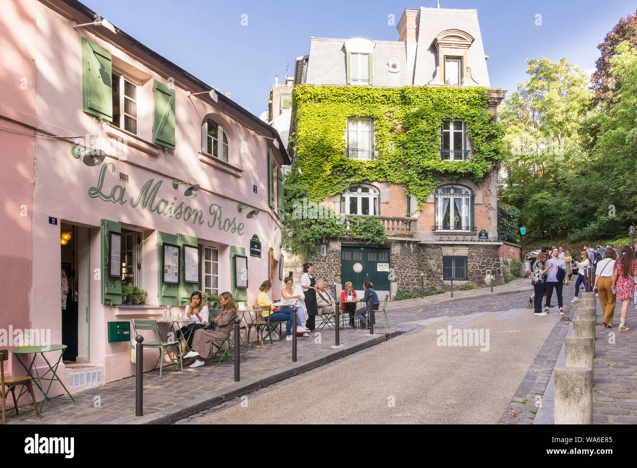 Rue Montmartre Paris - La Maison Rose restaurant dans le quartier Montmartre de Paris, France, Europe. Banque D'Images