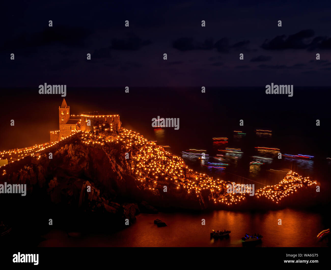 Fête de la Vierge Blanche, Portovenere, Ligurie, Italie. Événement religieux : Les bougies sont allumées et une procession a lieu en souvenir d'un miracle. Banque D'Images