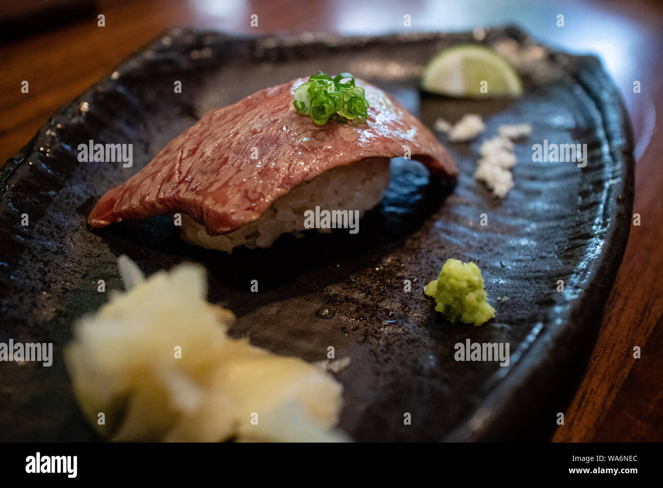 Capture d nikuzushi détaillées dans high-class restaurant japonais. Banque D'Images