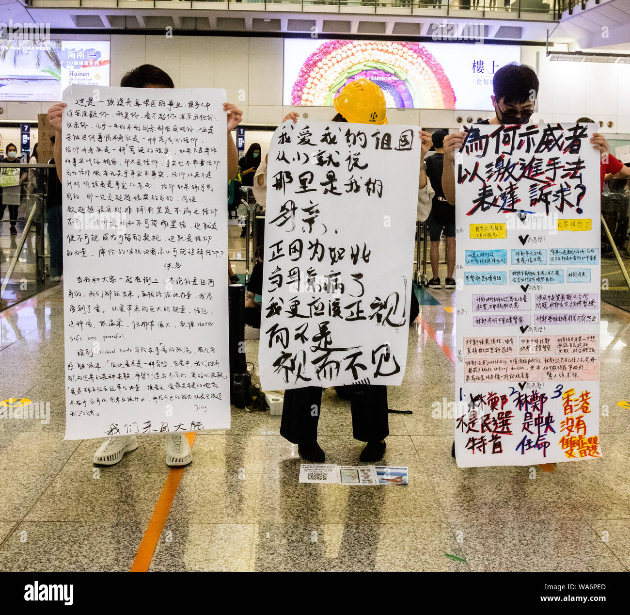Affiches de protestation dans l'Aéroport International de Hong Kong, 2019. Banque D'Images