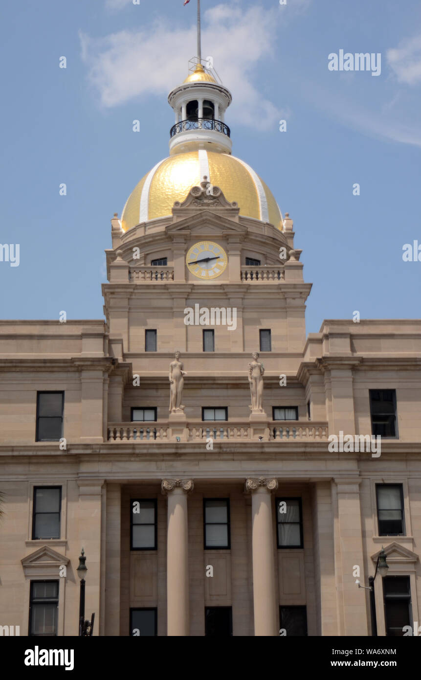 La LOI DU SUD : Palais de l'hôtel de ville dans le centre-ville historique de Savannah, Géorgie. Banque D'Images