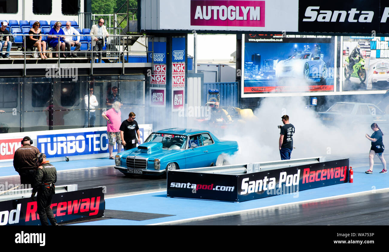 Classique bleu mercedes benz à Santapod raceway drag racing Banque D'Images
