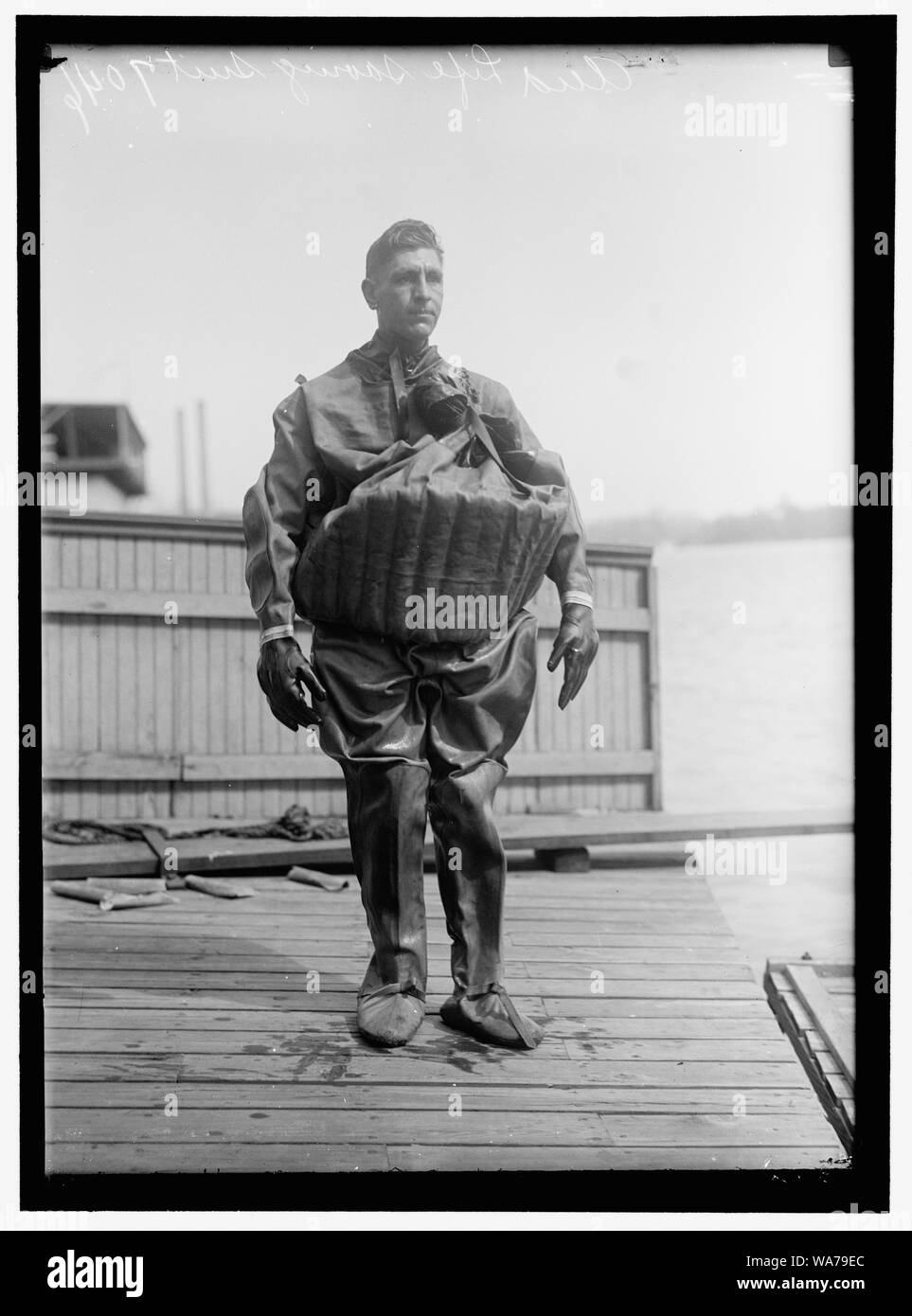 AUD, T. EN COSTUME DE SAUVETAGE Banque D'Images