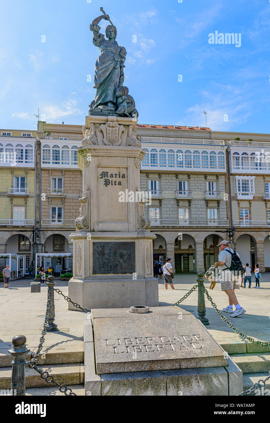 A la Coruna, Espagne. La statue du monument à Maria Pita sur la place Maria Pita, la Coruna, Espagne. Banque D'Images