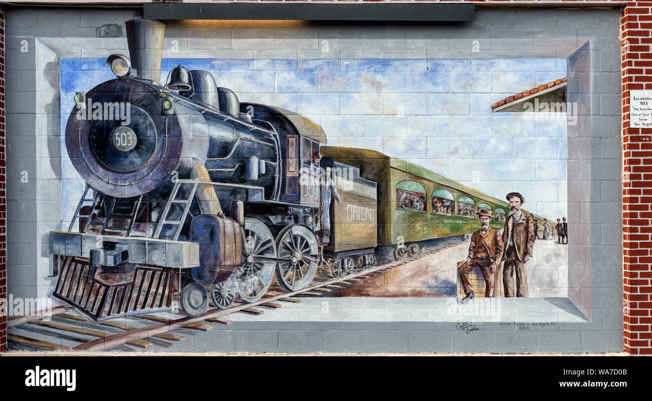 Cristal artiste Goodman's downtown peinture murale représentant un cheval de fer, un chemin de fer à vapeur du type qui a servi le nouveau Santa Fe Depot au début des années 1900 à San Angelo, le siège de Tom Green County, Texas Banque D'Images
