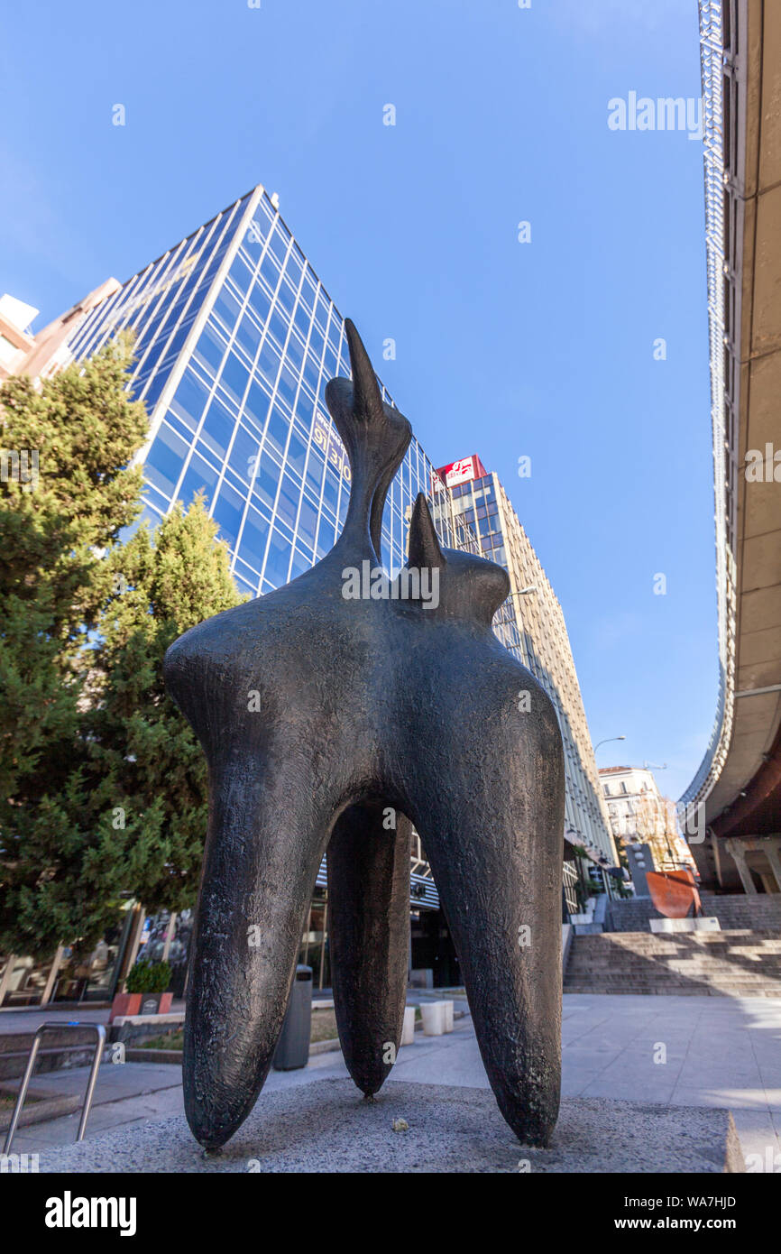 Toros ibéricos, par Alberto Sanchez, Musée de sculptures en plein air sur le Paseo de la Castellana, Madrid, Espagne Banque D'Images