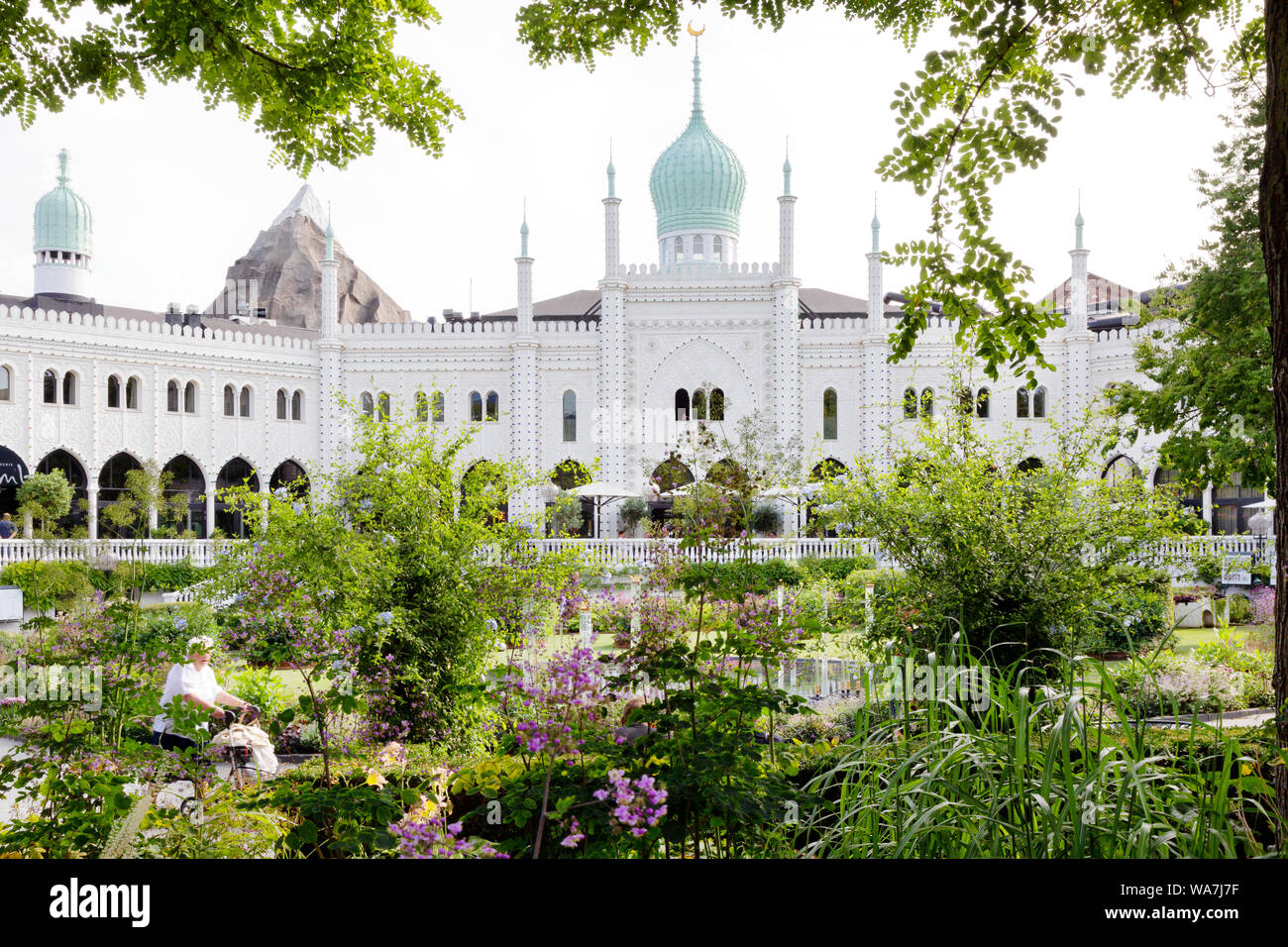 Les Jardins de Tivoli Copenhague Danemark - mosquée exotiques comme bâtiment abritant des bars et des cafés dans le parc d'attractions de Tivoli, Copenhague, Danemark, Europe Banque D'Images