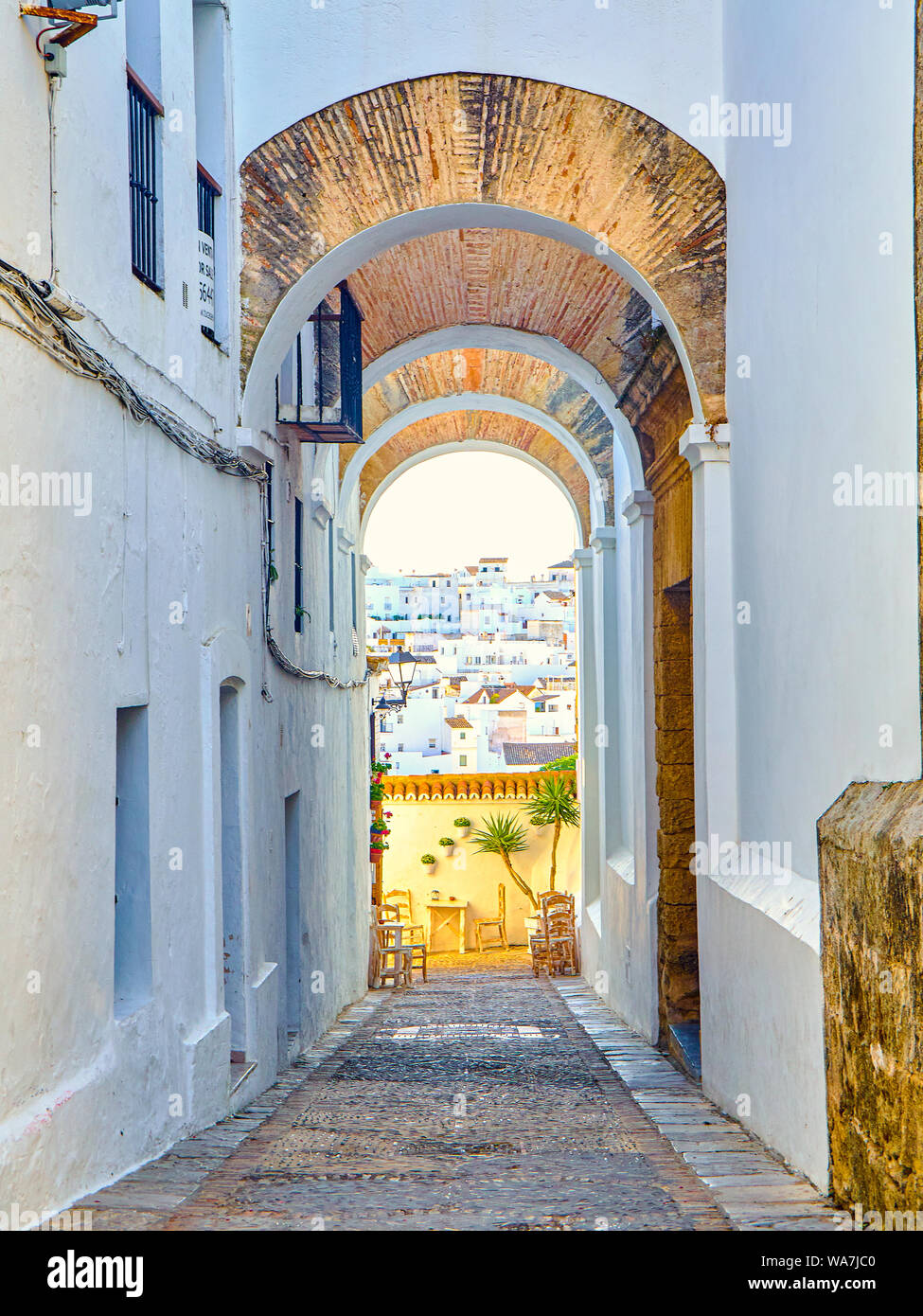 Arch des moniales, Arco de las Monjas, dans le quartier juif de Vejer de la Frontera centre-ville. La province de Cádiz, Andalousie, espagne. Banque D'Images