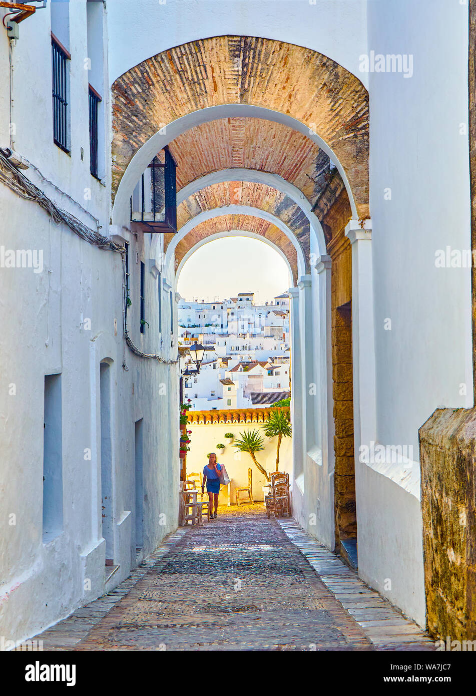 Arch des moniales, Arco de las Monjas, dans le quartier juif de Vejer de la Frontera centre-ville. La province de Cádiz, Andalousie, espagne. Banque D'Images