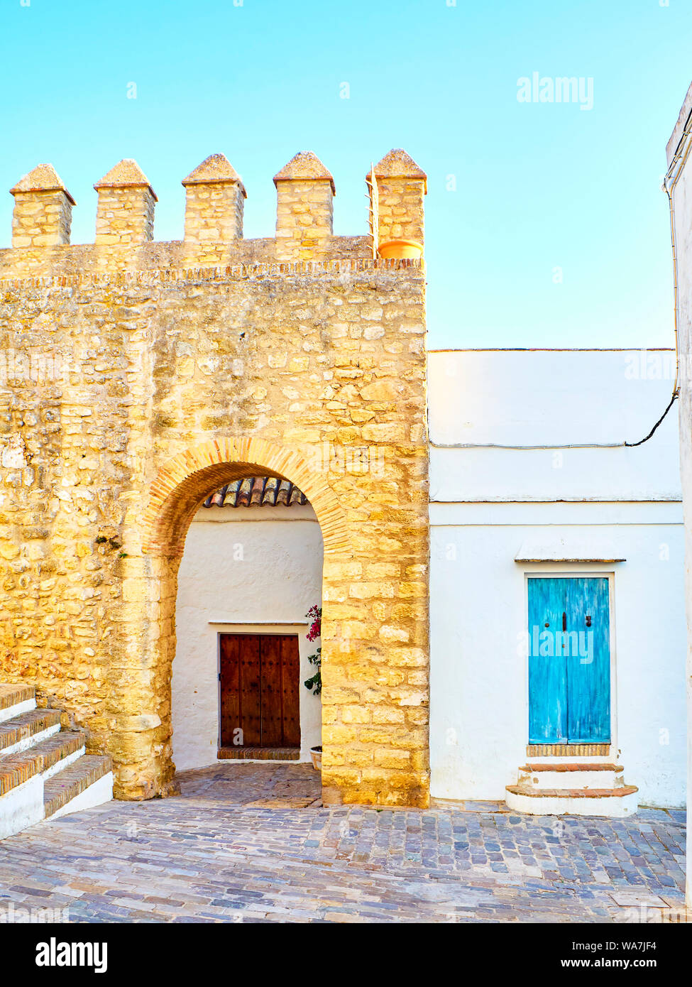 L'arc de la porte fermée, Arco de la Puerta Cerrada, dans le quartier juif de Vejer de la Frontera centre-ville. La province de Cádiz, Andalousie, espagne. Banque D'Images