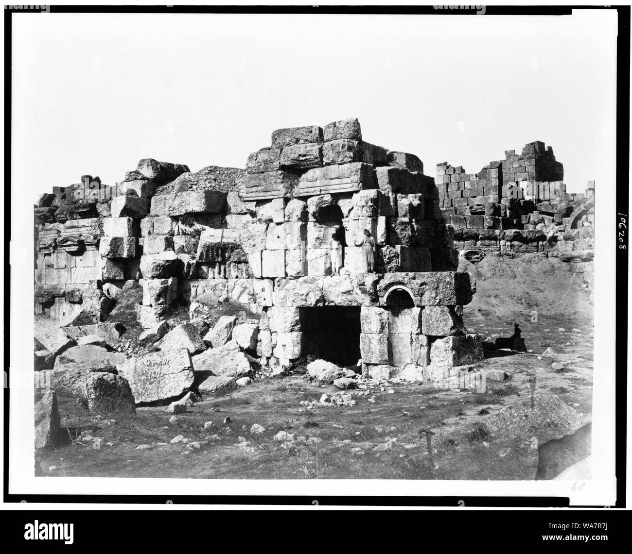Baalbec. Entrée de voûtes. En vertu de la grande cour / Bonfils. Banque D'Images