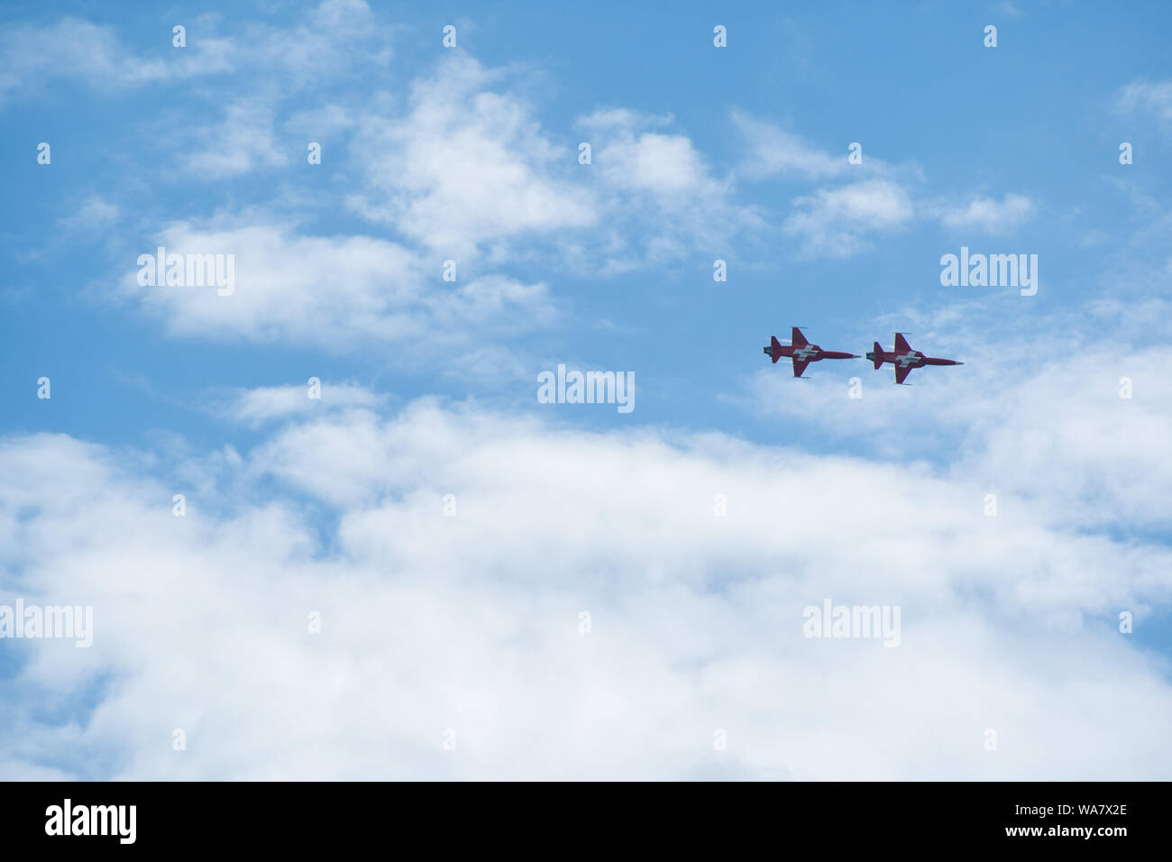 2 Plans de formation de Patrouille Suisse lors de l'Airshow sur Birmenstorf au convoi pour se souvenir de 2019 Banque D'Images