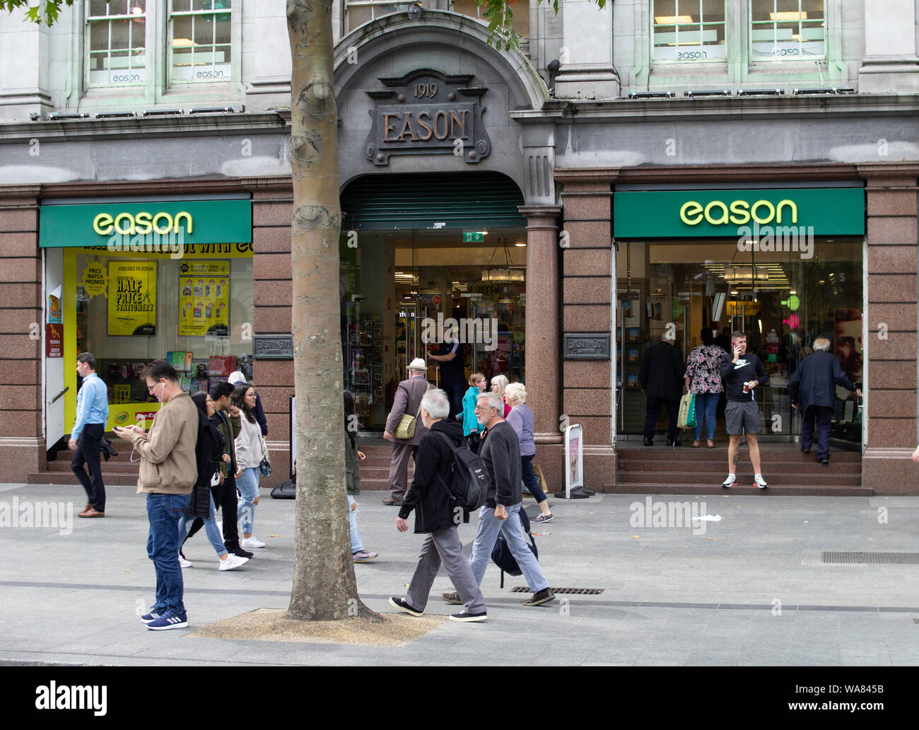 La boutique principale de la chaîne de vente au détail en saison O'Connell Street, Dublin, Irlande.C'est un des plus grands fournisseurs de livres, journaux en Irlande. Banque D'Images