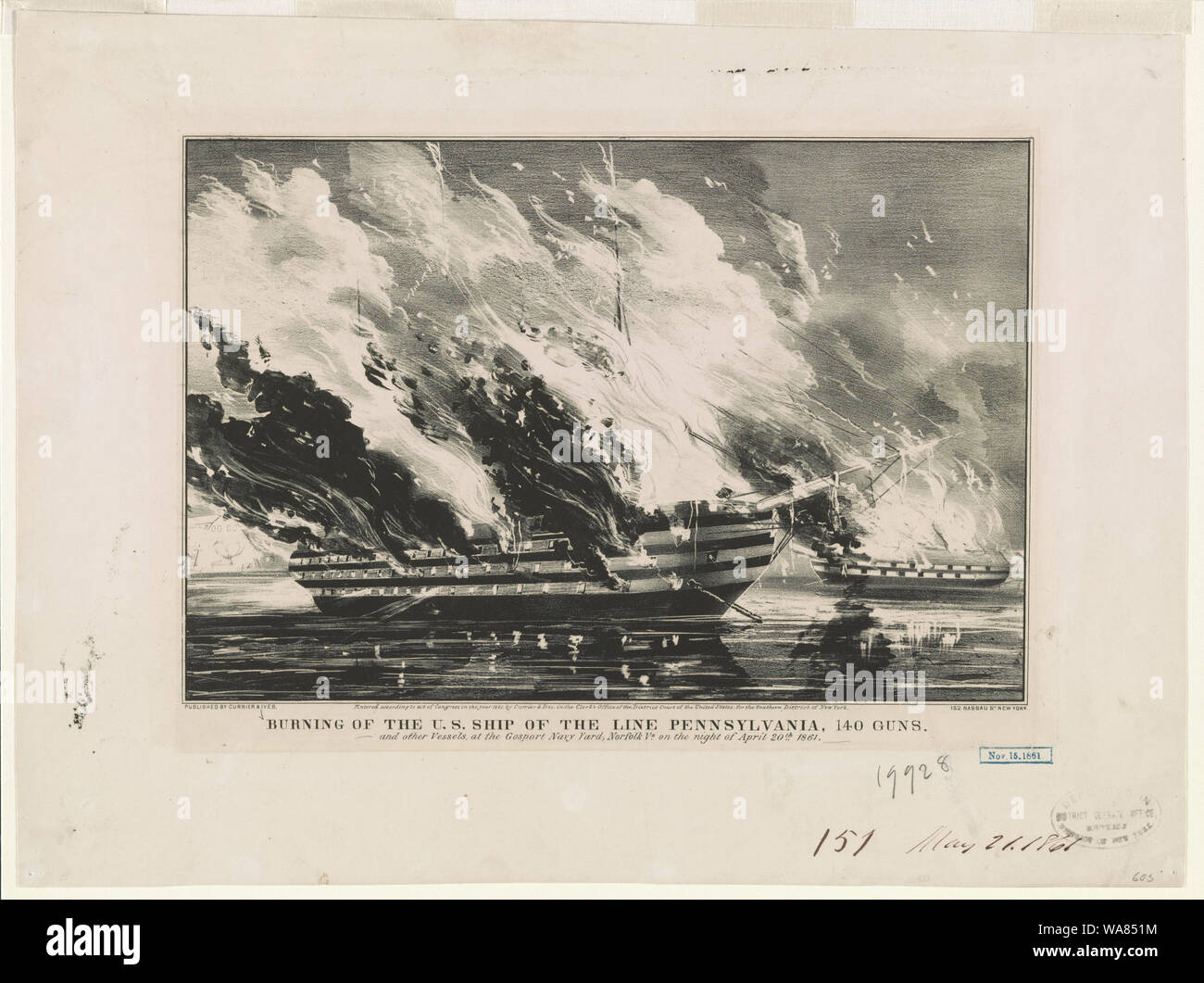 La gravure du navire de la ligne New York, 140 armes à feu : et d'autres navires, à l'arsenal de Gosport, Norfolk, en Virginie, dans la nuit du 20 avril 1861 Banque D'Images