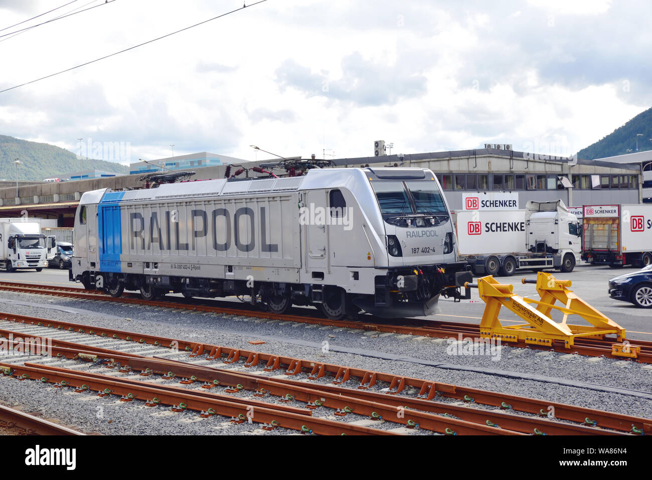 Bombardier TRAXX AC 3 avec module Last Mile 187 402-4, partie de la flotte Railpool basé à Munich, à la gare centrale de Bergen. Banque D'Images