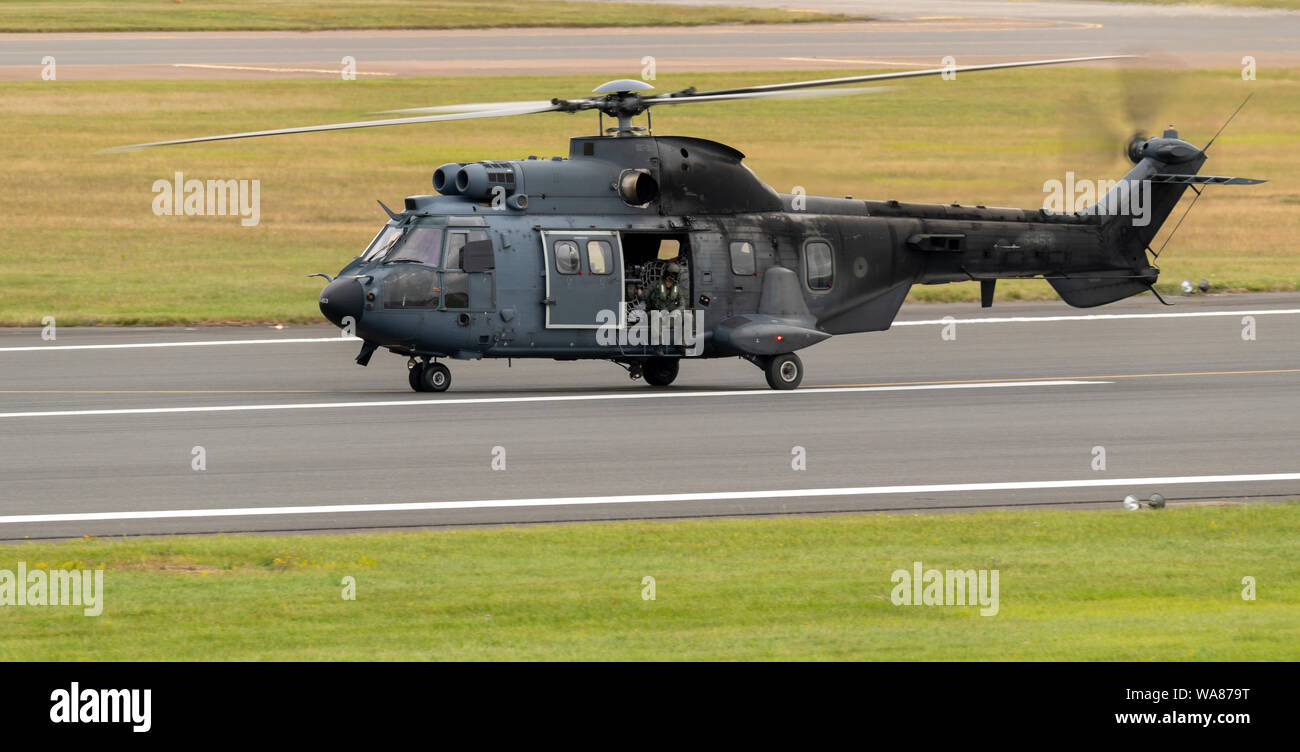 Royal Netherlands Air Force Cougar quitte le Royal International Air Tattoo 2019 Banque D'Images