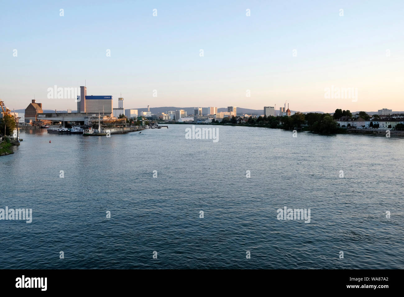 Une vue sur les trois pays forme Dreilandereck bridge, le tripoint où les frontières de la France, l'Allemagne et la Suisse. Banque D'Images