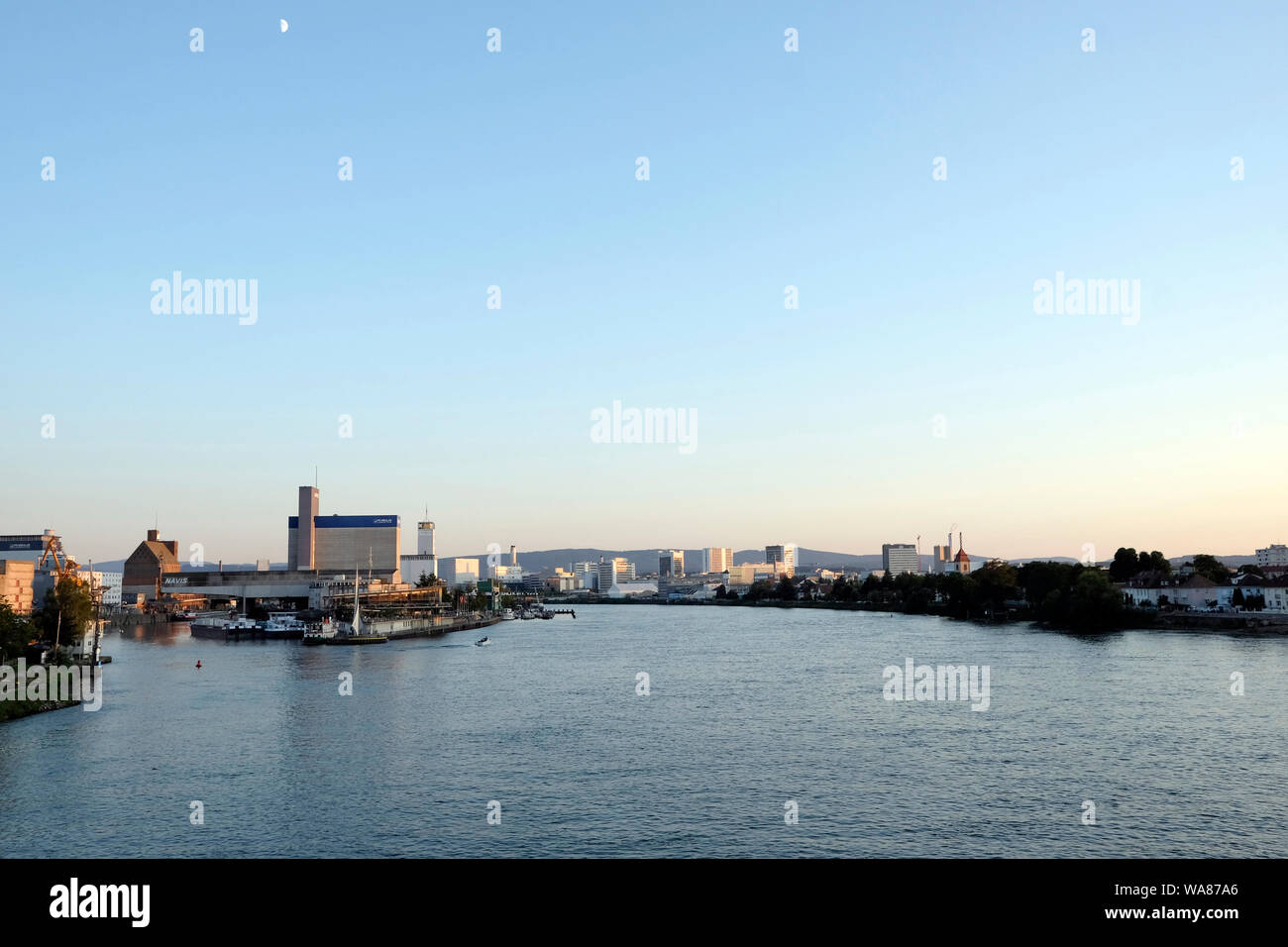 Une vue sur les trois pays forme Dreilandereck bridge, le tripoint où les frontières de la France, l'Allemagne et la Suisse. Banque D'Images