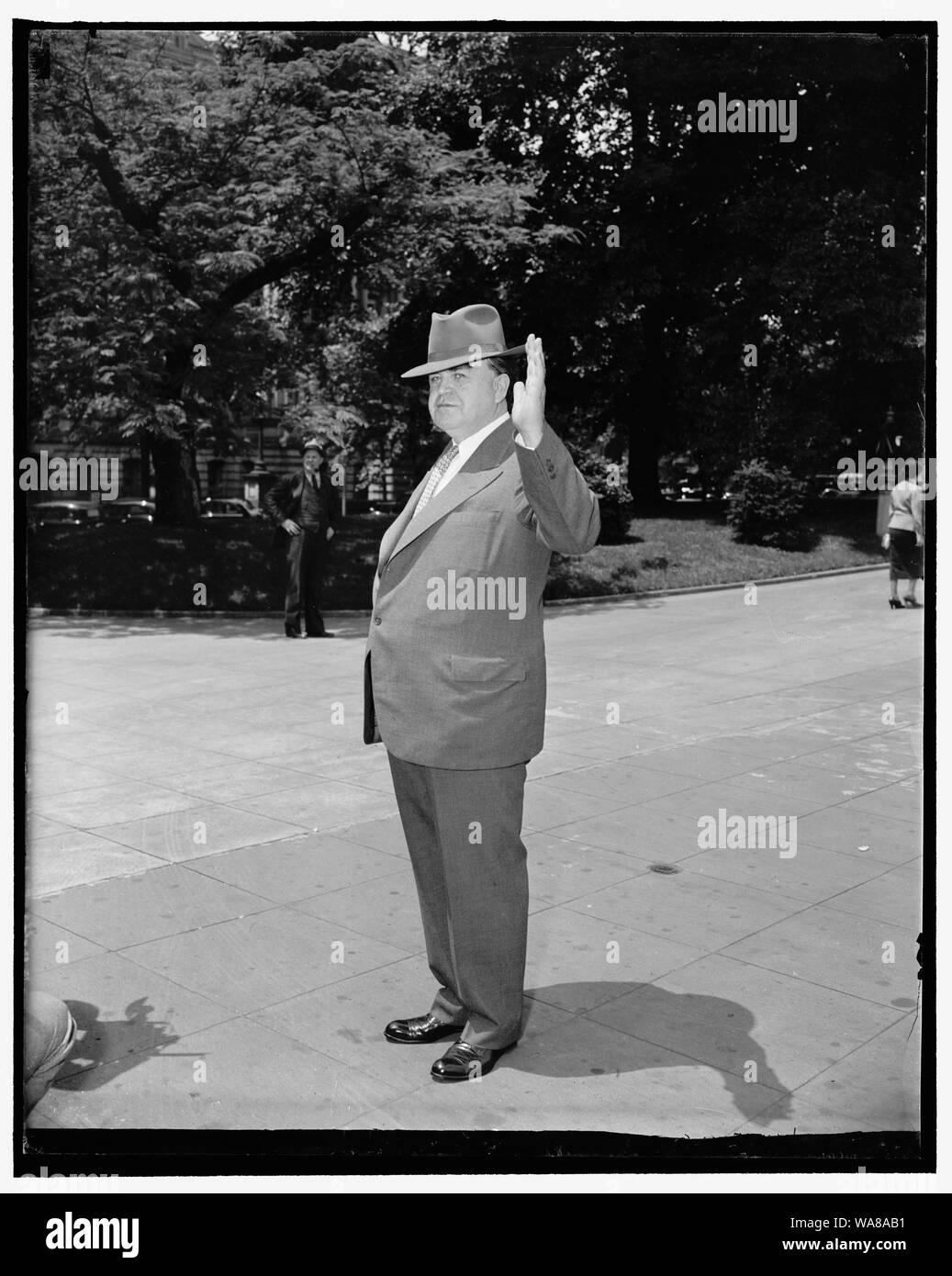 C.I.O. Déjeuner chef hôte du président Washington, D.C., le 20 mai. John L. Lewis, C.I.O. Tête, arrivant à la Maison Blanche aujourd'hui où il a été invité à un déjeuner du président Roosevelt. Bien que le chef de l'exécutif a déclaré que Lewis n'est pas venu à la Maison Blanche pour s'entretenir sur des questions politiques, l'importance, toutefois, a été joint au fait que l'Assemblée suit de trois jours, la défaite de candidats soutenus par Lewis en Pennsylvanie les primaires américaines mardi dernier, 16/05/38 Banque D'Images