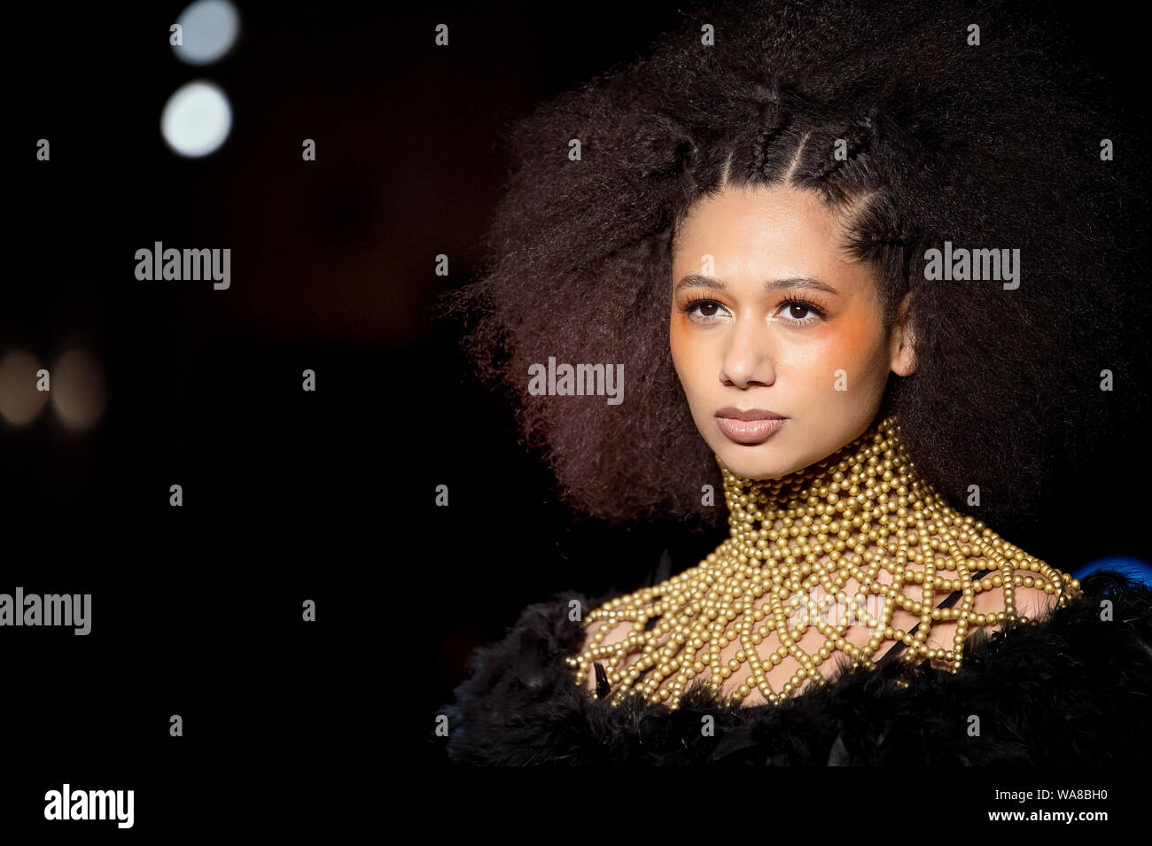 Londres 2019 Fashion Show de l'Afrique. Image sélectionnée de défilés mettant en lumière les tendances design & impressions éclatantes. Banque D'Images