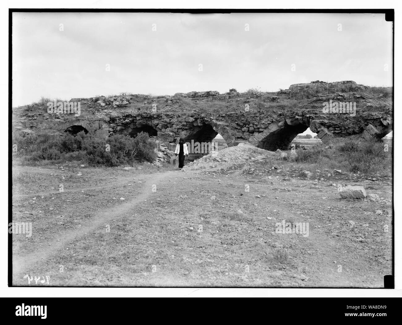 Césarée. (Kaisarieh). Aqueduc romain qui amenait l'eau une fois à Césarée de Nahr-es-Zerka et ressorts des miamas [] Banque D'Images