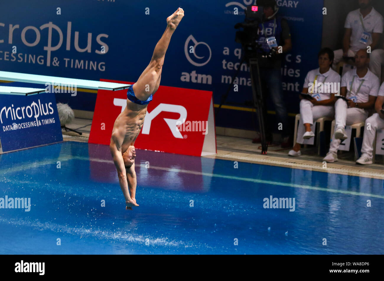 Kiev, UKRAINE - 7 août 2019 : Ilia MOLCHANOV de Russie effectue au cours de mens 1m Tremplin de la finale 2019 du championnat européen de plongée sous-marine à Kiev, Ukraine Banque D'Images