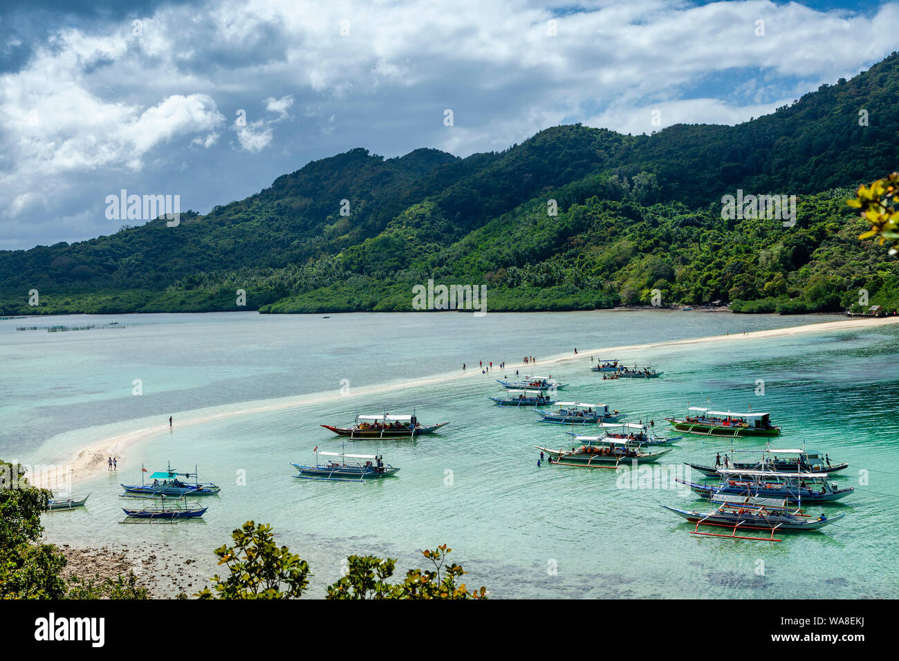 En bois traditionnel Banca bateaux amarrés à l'île aux Serpents, El Nido, Palawan, Philippines Banque D'Images