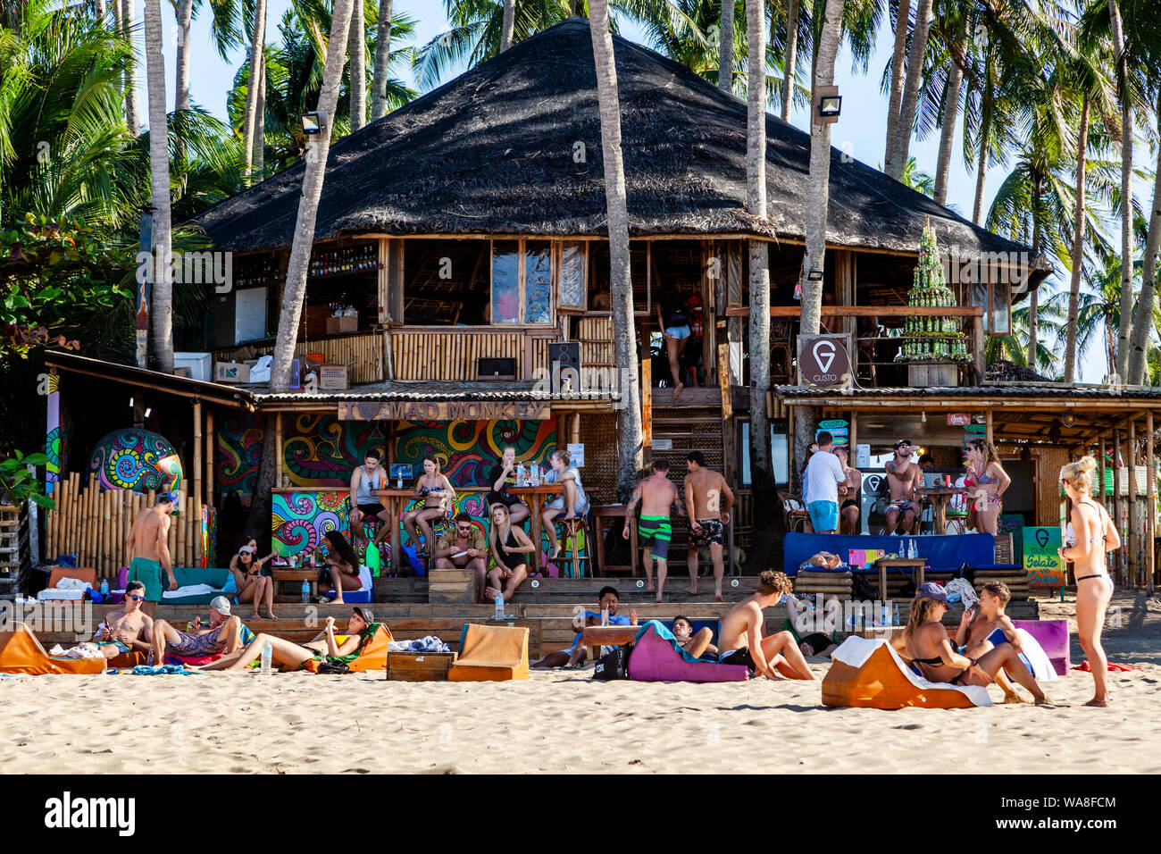 Un café en bord de plage, Nacpan, El Nido, l'île de Palawan, Philippines Banque D'Images