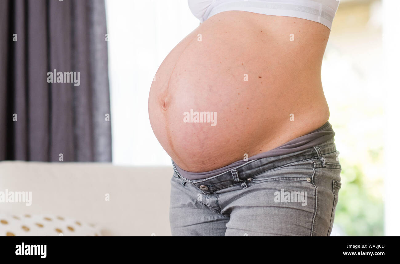 Ventre De Bebe Banque D Image Et Photos Alamy