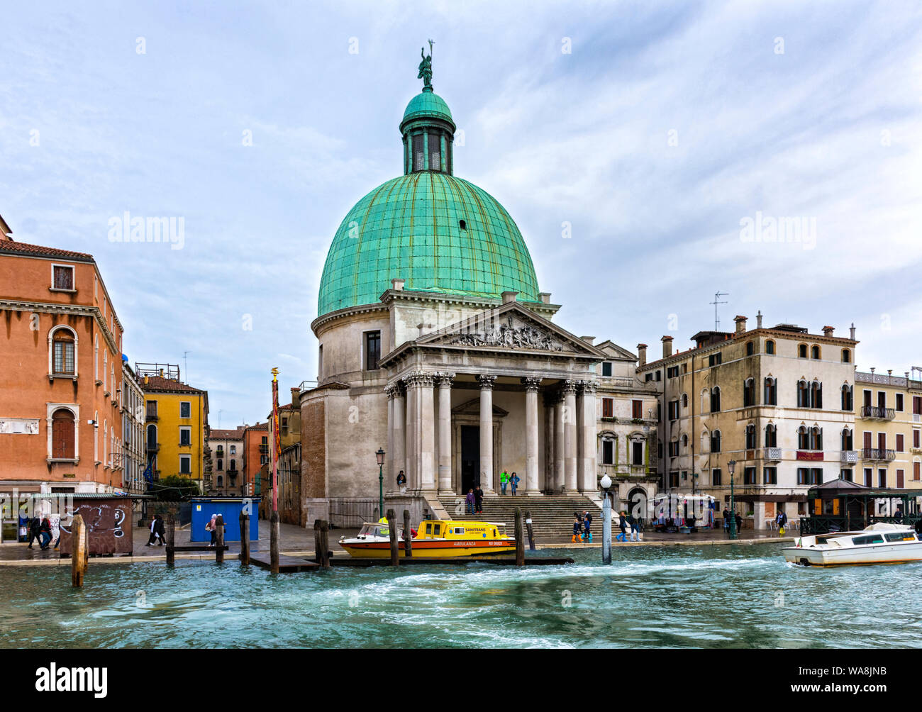 L'église de San Simeone Piccolo sur le Grand Canal, Venise, Italie Banque D'Images