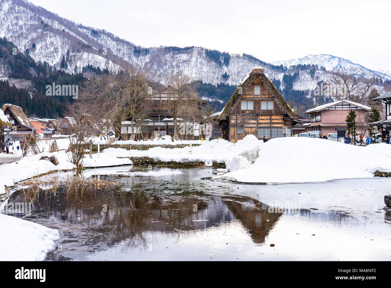 La saison d'hiver au village de Shirakawa-go, Gifu, Japon. Banque D'Images