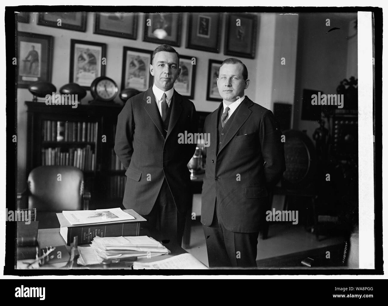 La Capts. C.T. Brooks et L.W. Burnham, Marine aides pour le président, 1/12/25 Banque D'Images