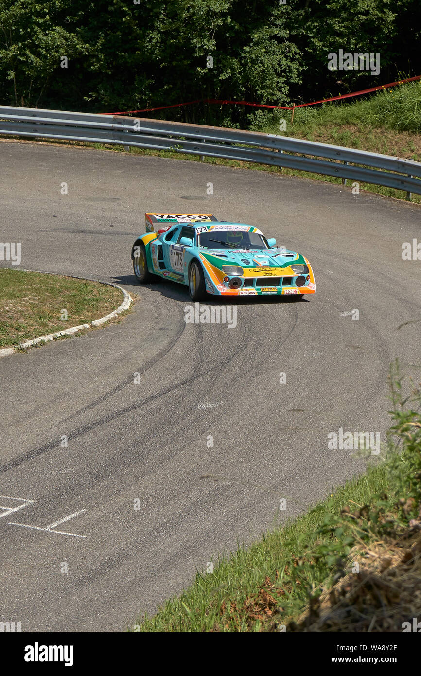 Vuillafans'Echevannes - Bourgogne Franche Comté France - Juin 2019 - Scora Maxi sort d'une demi-tour de la piste de course au French Hill Climb Championsh Banque D'Images