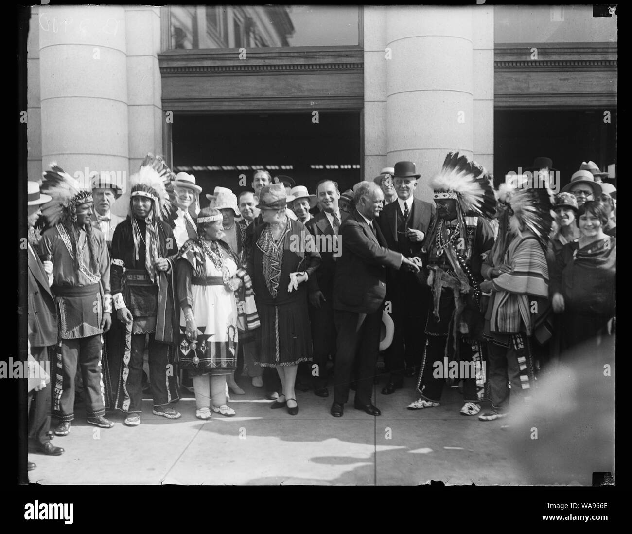 Charles Curtis avec groupe ; les amérindiens Banque D'Images Charles Curtis avec groupe ; les amérindiens Banque D'Images