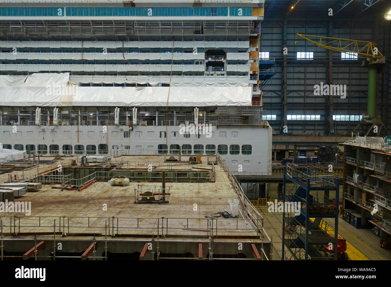 Papenburg, Allemagne - 2019.08.17 : la p&o cruise ship iona (OMI #  9826548) 183900 (gt) en construction au chantier naval Meyer dock bâtiment Banque D'Images