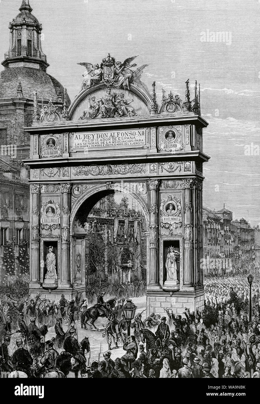 Histoire de l'Espagne. La seconde Restauration. Règne d'Alfonso XII (1874-1885). Madrid. Arc de Triomphe construit à la jonction de la rue Alcala et Peligros, pour saluer le roi Alphonse XII le 20 mars 1876, après la fin de la Troisième Guerre carliste en 1876. La charge de l'arche les dames de l'Asociacion para socorrer 'une inutilizados heridos e del Ejercito' (Association pour aider les blessés et handicapés de l'armée) pendant les guerres carlistes). Dessin de la vie par Juan Comba. La gravure. La Ilustracion Española y Americana. Le 30 mars 1876. Banque D'Images