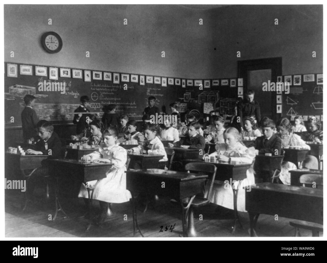 Les enfants à l'école à Washington, D.C. - étudier la géométrie Banque D'Images