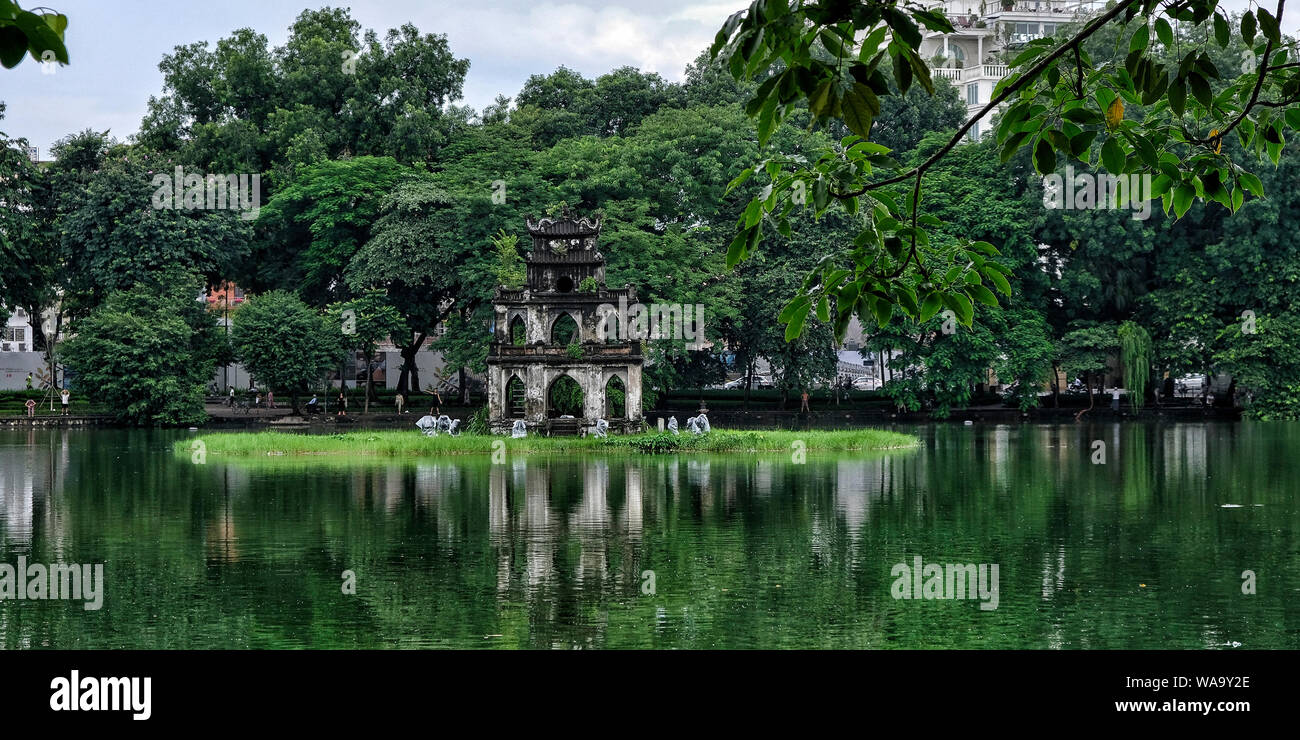 Thap Rua dans le lac Hoan Kiem, Hanoi. Le Vietnam. Banque D'Images
