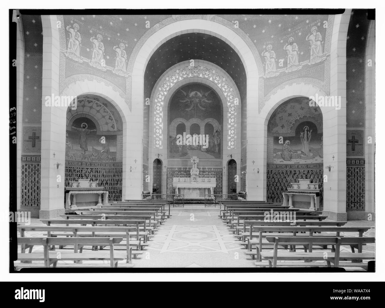 Église Saint Pierre,[int érieur] de l'église supérieure, au-dessus de la crypte Banque D'Images